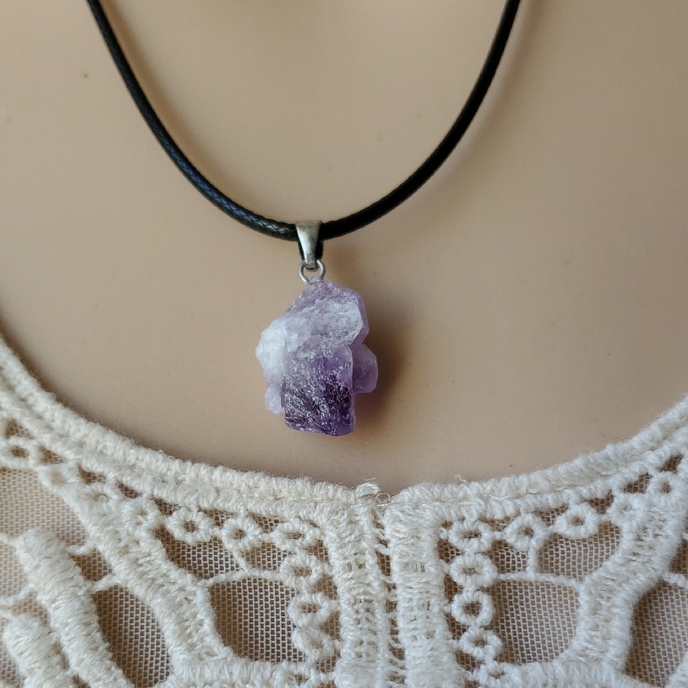 🛍️BUNDLE ONLY ITEM🛍️ Raw amethyst necklace - Picture 2 of 4